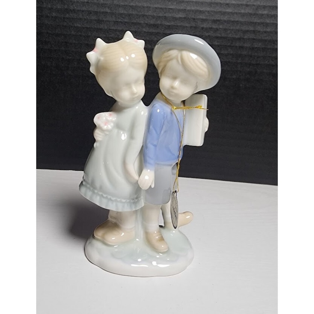 Puppy Love Boy Girl Holding Hands Mint Porcelain Figurine Andersen Chugai Japan